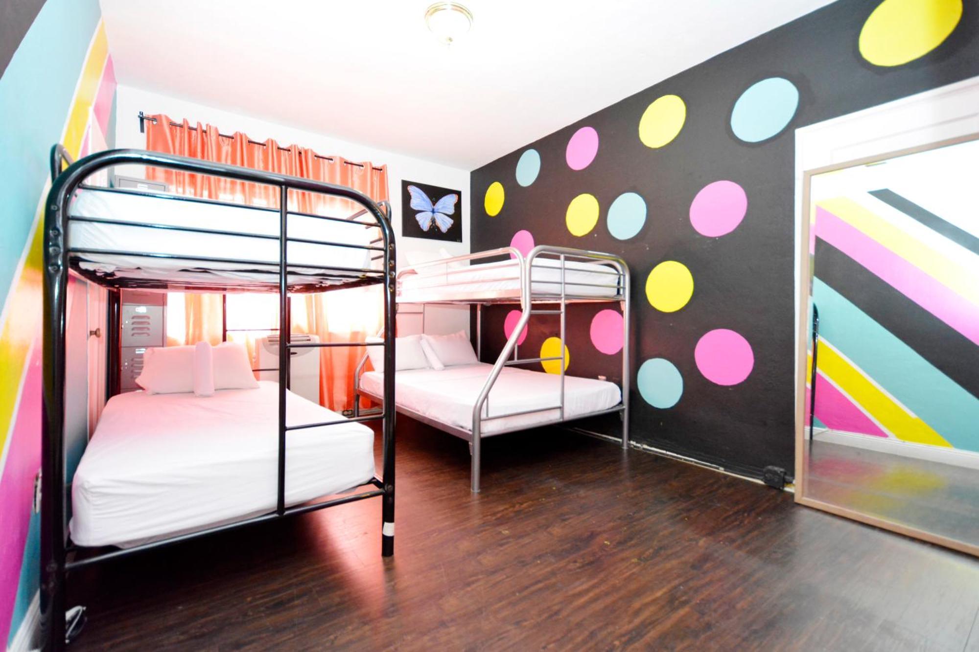 South Beach Rooms And Hostel - Miami Beach — Photos 1